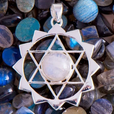 Hexagramm Amulett mit Regenbogen Mondstein
