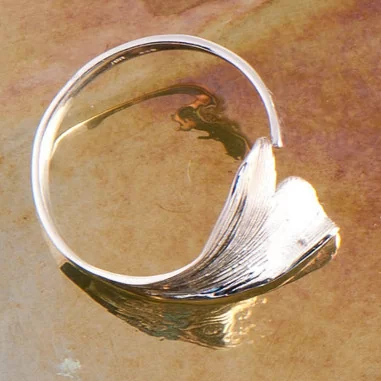 Ginkgo Blatt Fingerring